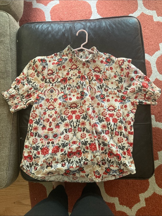 LOFT Tops - LOFT Floral Smocked Neck Short Sleeve Blouse in Cream and Red